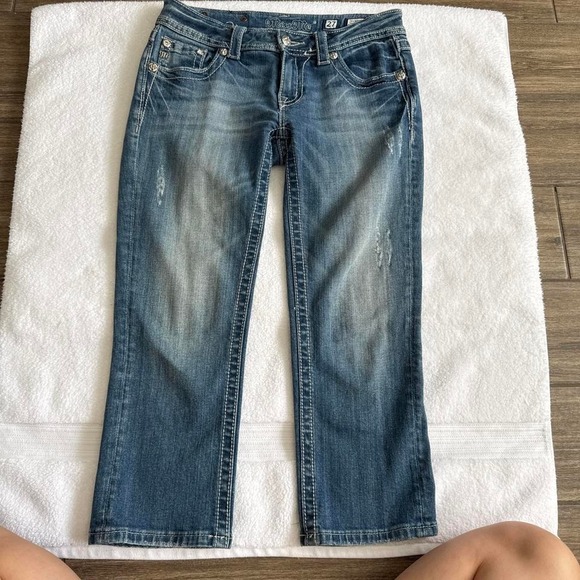 y2k light wash Miss Me blue bootcut capris with embellished back pockets - Picture 3 of 4